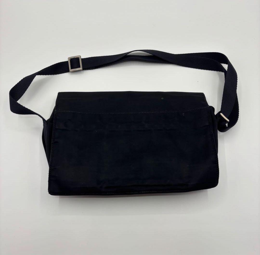 PRADA プラダ ショルダーバッグ メッセンジャー フラップ 三角ロゴ