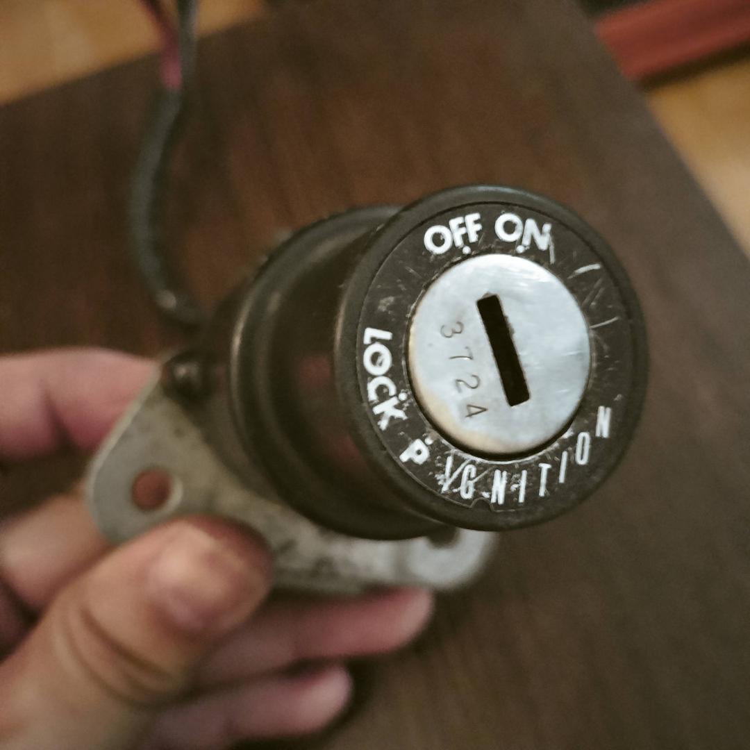 SR400 初期型タンクキャップ キーシリンダーセット