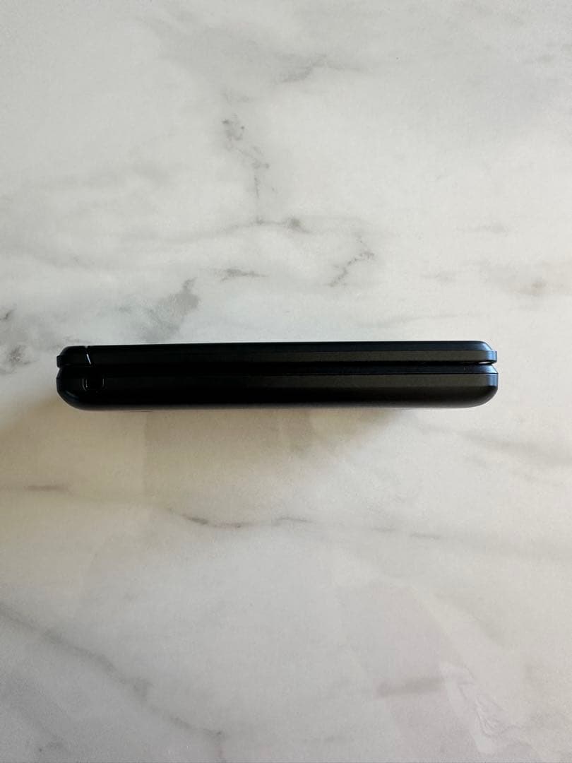 携帯電話本体 au GRATINA KYF42