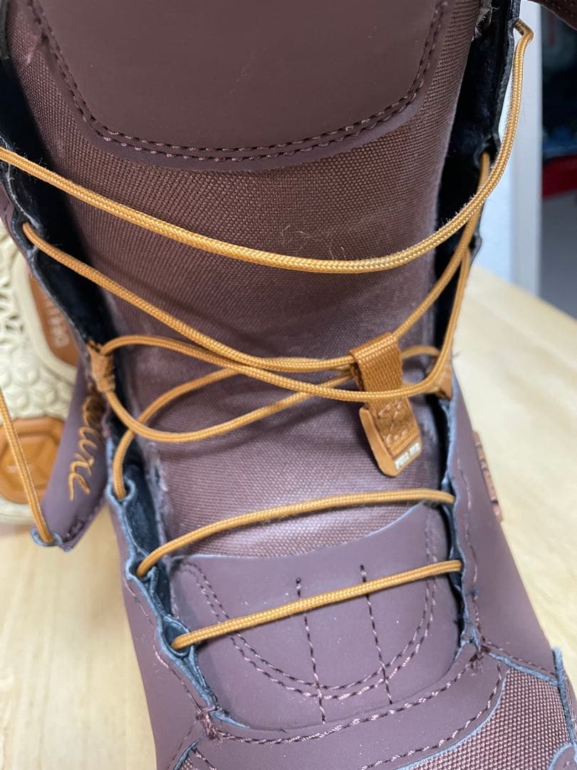 DEELUXE 女性用 スノーボードブーツ ブラウン　23.5