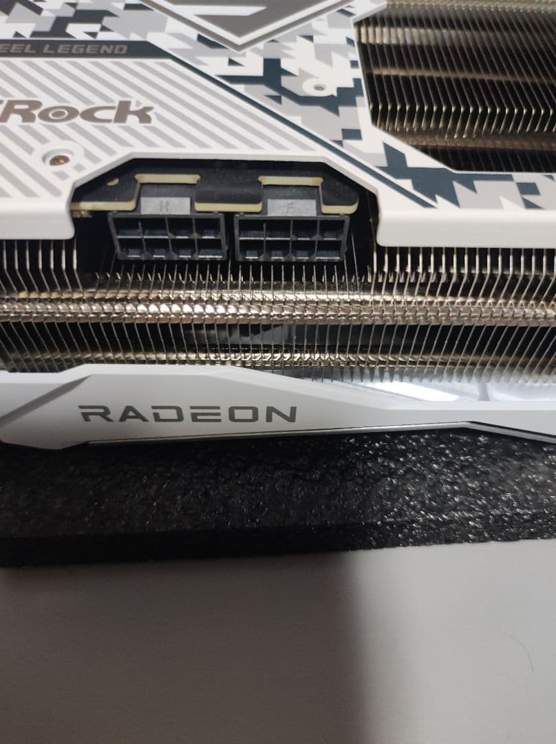 グラフィックボード・グラボ・ビデオカード ASRock RX 7600 XT