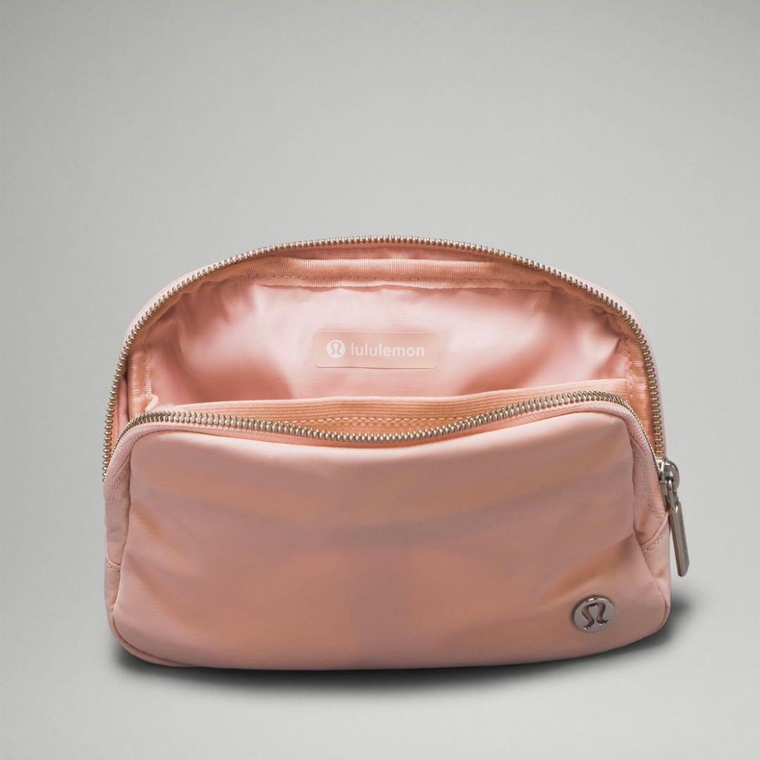 新品 ルルレモンlululemonレディースピンク ボディバッグ　ウエストポーチ