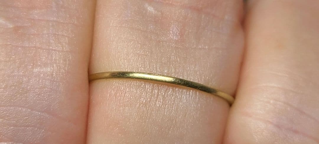 1本でも重ねづけにも可愛いです!!★18金プレーンリング、マット加工★