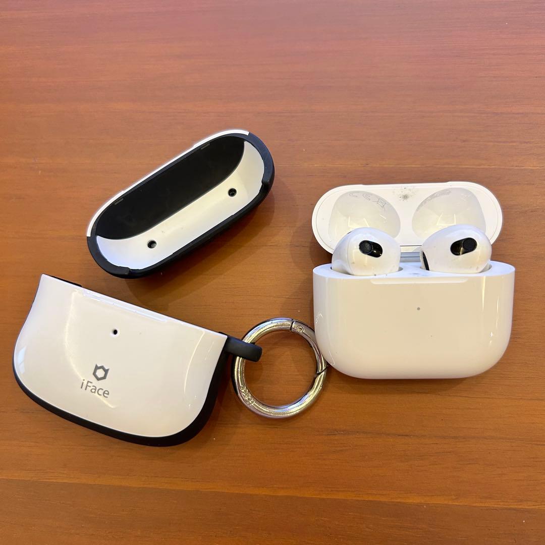 美品【AirPods 第3世代】+【iFace AirPodsケースカラビナ付】