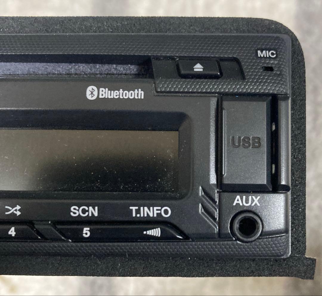 カーオーディオ　CDデッキ　　Bluetooth （24V)