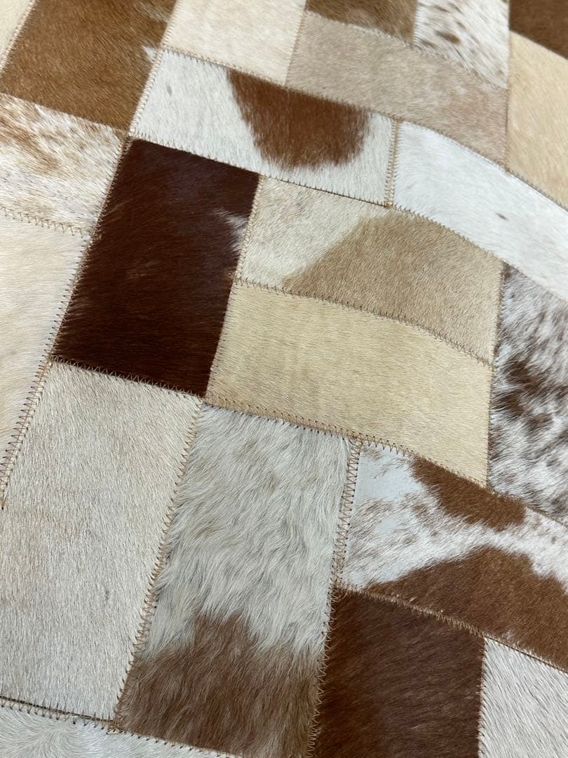 【東京都内23区配送無料】定価8万円　牛革　ラグ　カーペット　パッチワーク　絨毯