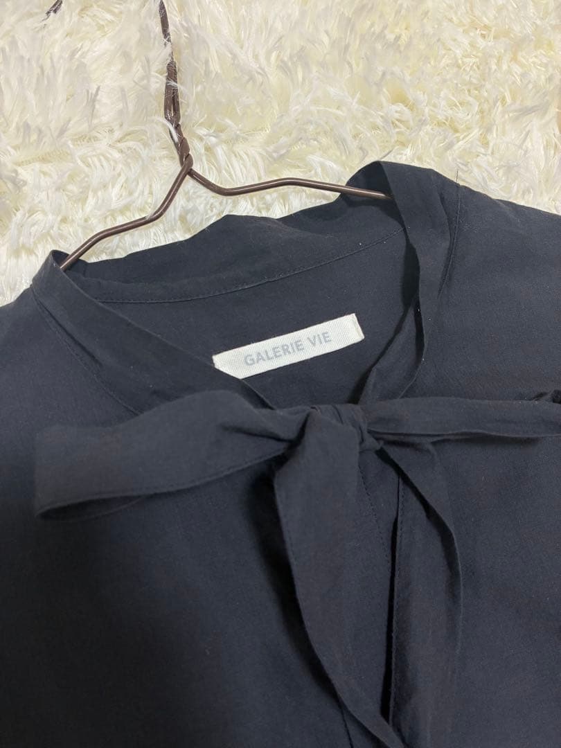 美品　GALERIEVIE コットンロングタイシャツ　ブラック　ボウタイ　リボン