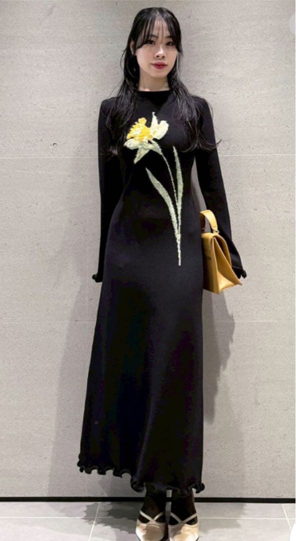 LILY BROWN（リリー ブラウン） スイセンモチーフニットワンピース