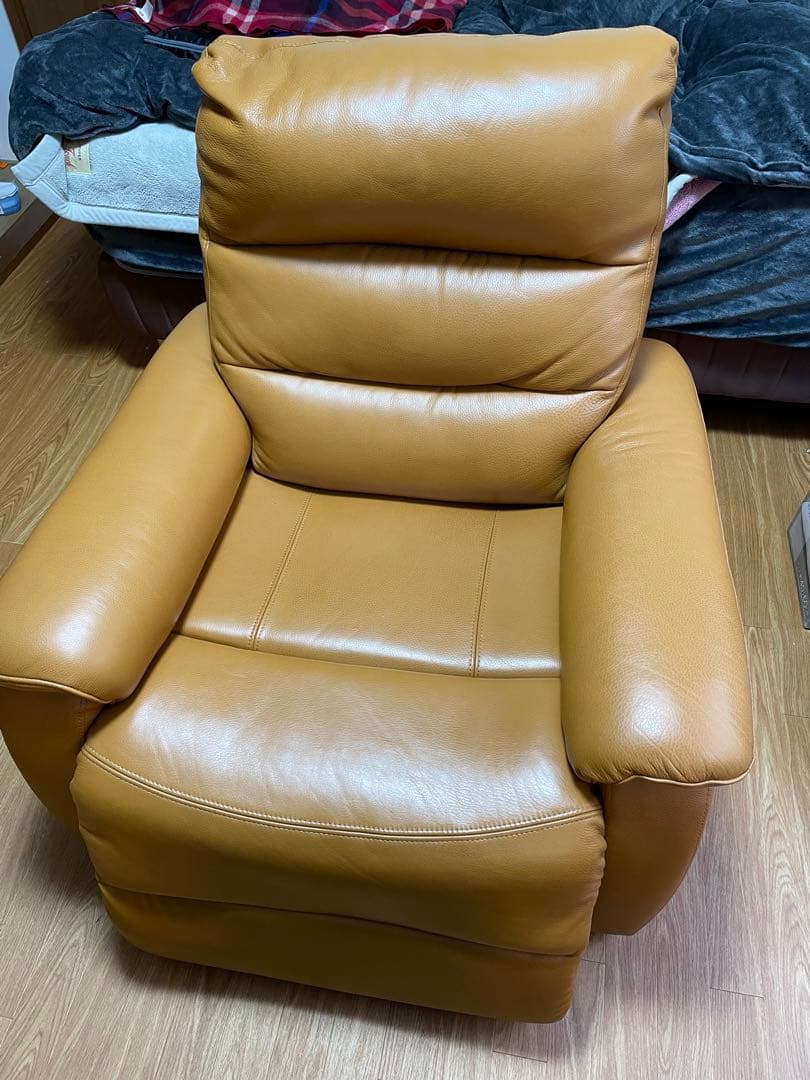 送料込！ニトリ　キャメル色 レザー本革1人用電動リクライニングソファービリーバー