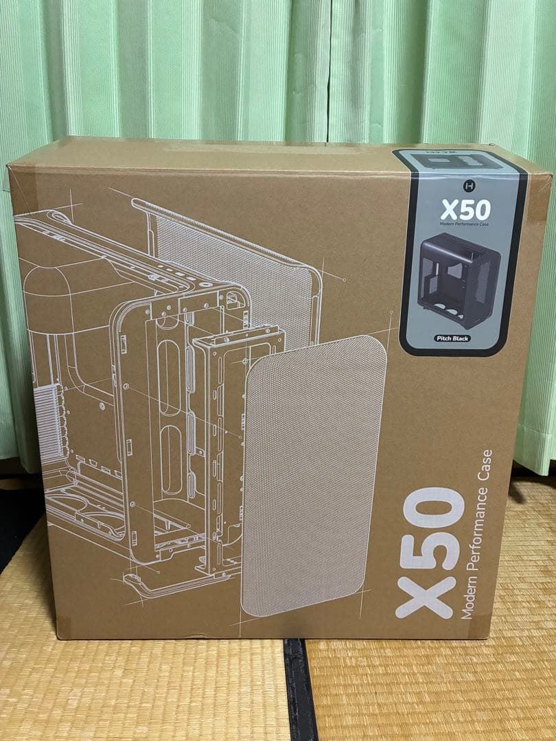 Hyte X50 ピッチブラック