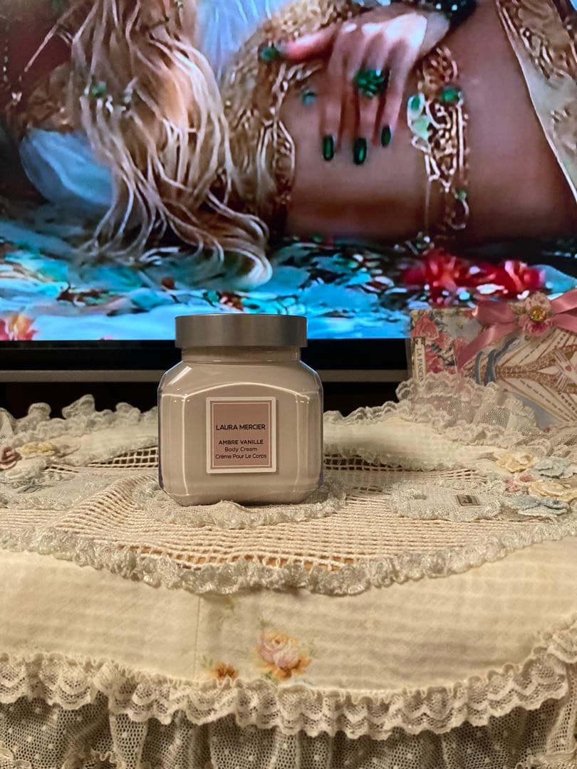 LAURA MERCIER ボディクリーム 200g アンバーバニラと試供品香水