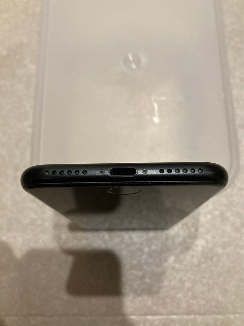 Apple iPhone SE 2 64GB ブラック 本体 simロックなし