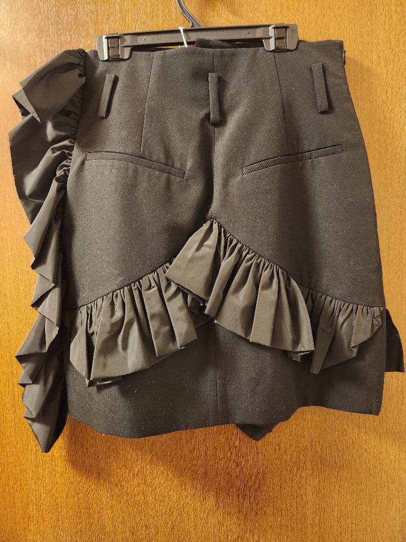 フリル付きブラックミニスカート S