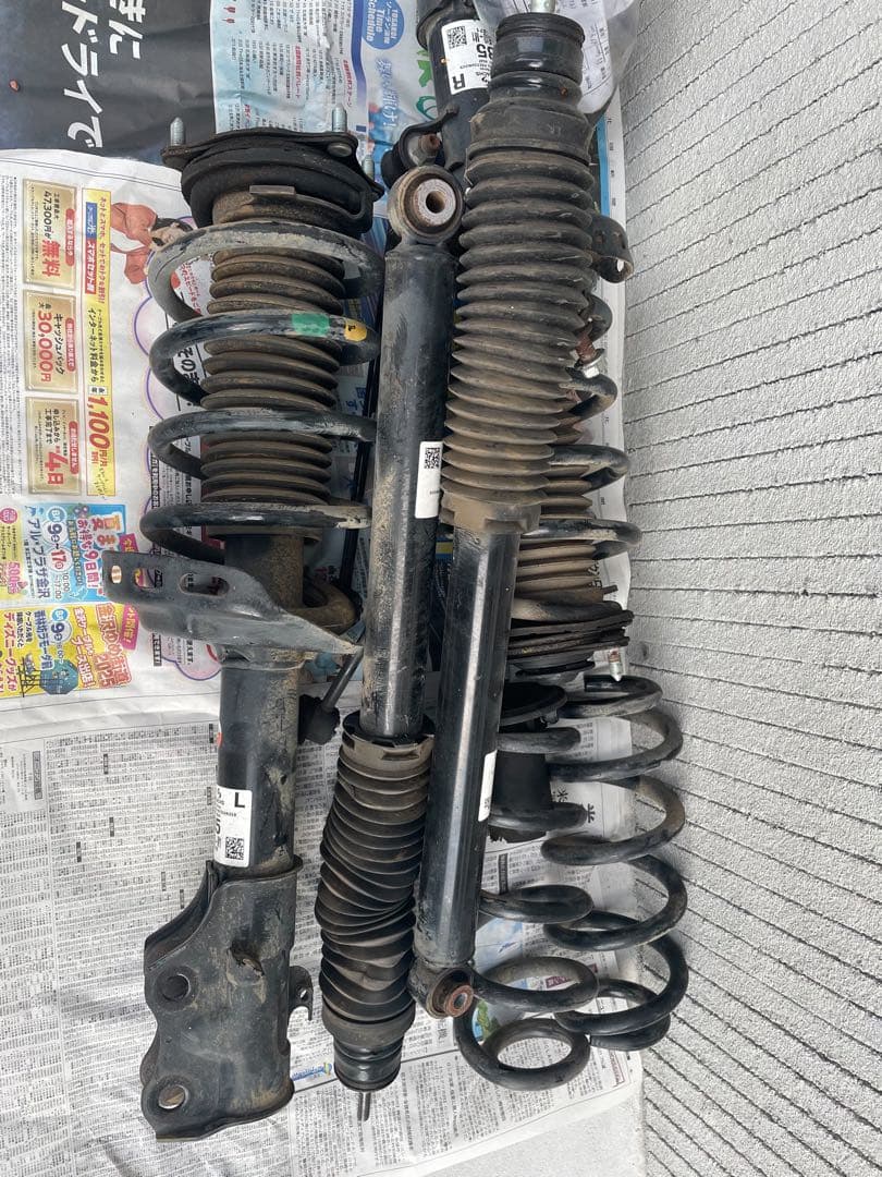 ハリアーサスペンションパーツ　30系