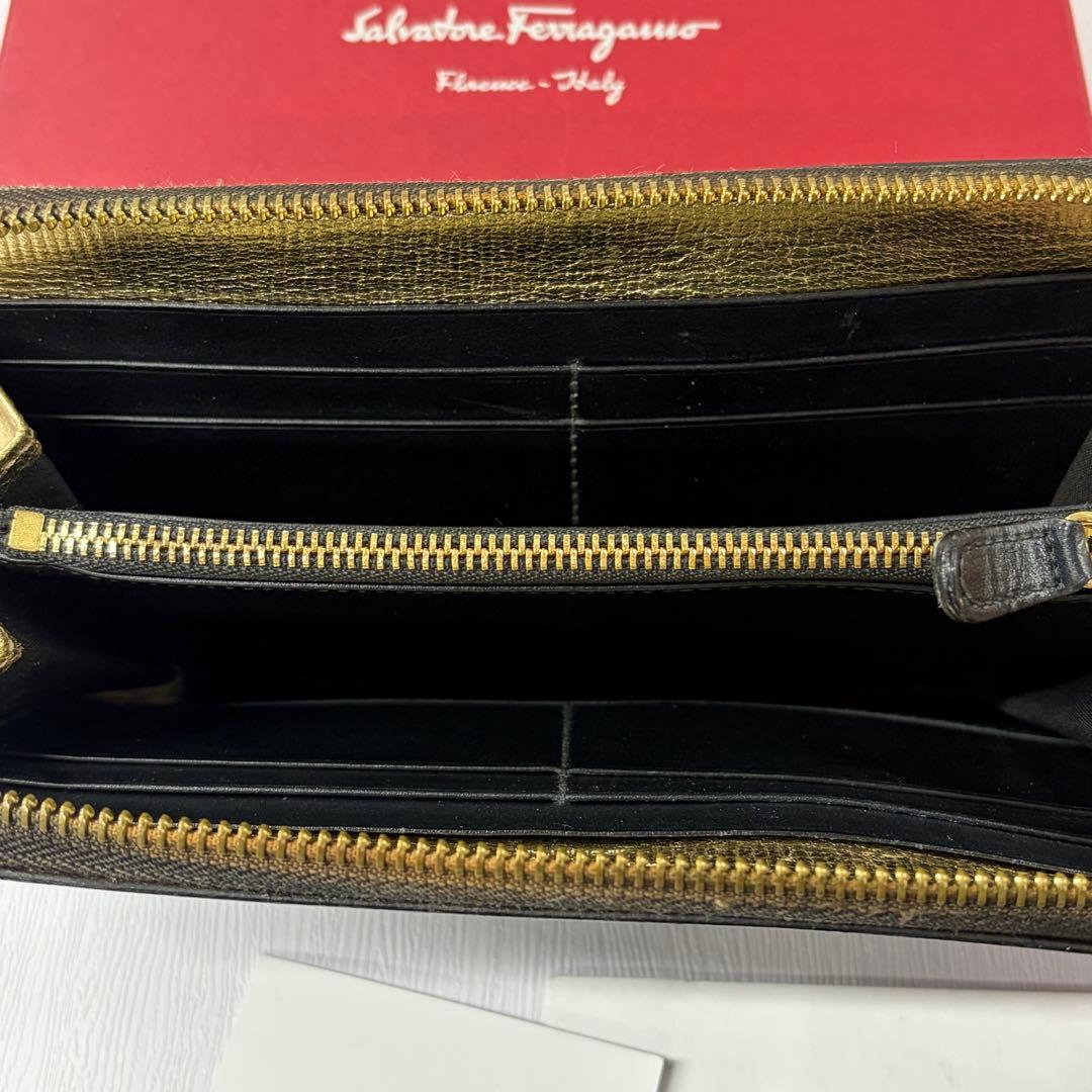 新品同様‼️ サルヴァトーレフェラガモ　長財布　ガンチーニ　ラウンドファスナー