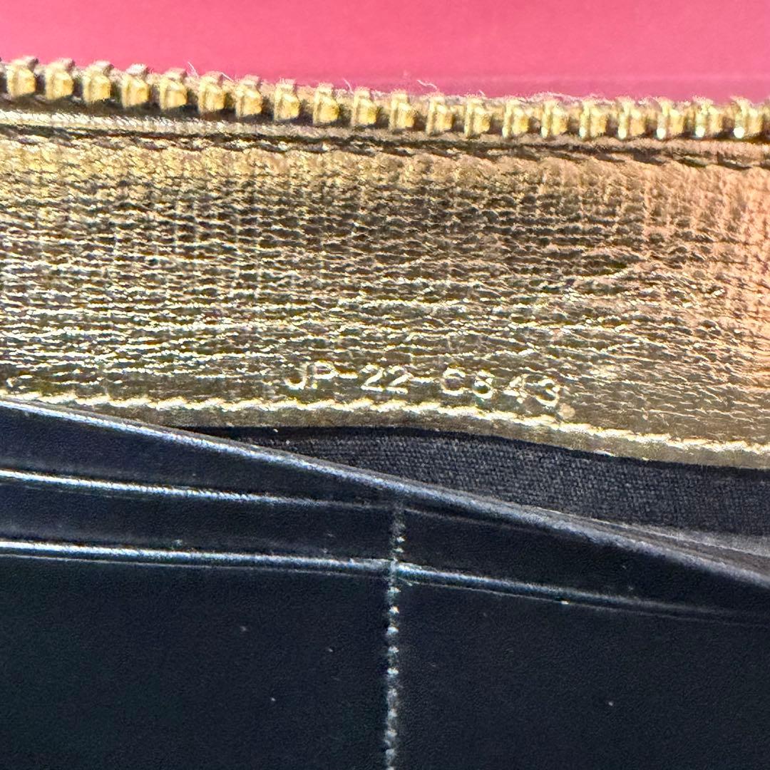 新品同様‼️ サルヴァトーレフェラガモ　長財布　ガンチーニ　ラウンドファスナー