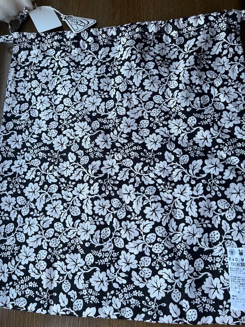 WILD BERRY DRAWSTRING BAG (L)ホワイト週末最終価格