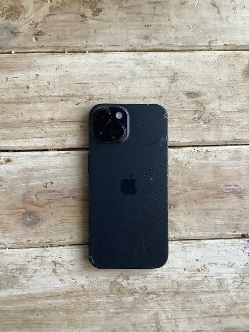 【ジャンク】iPhone 15 ブラック　256GB SIMフリー 背面割れあり