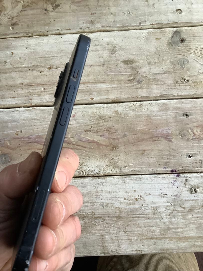 【ジャンク】iPhone 15 ブラック　256GB SIMフリー 背面割れあり