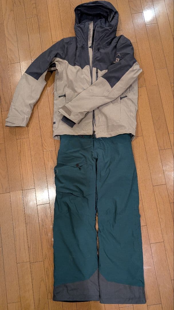 値下げしましたSalomon スキーウェア 海外サイズS（日本サイズM)