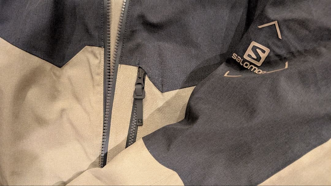 値下げしましたSalomon スキーウェア 海外サイズS（日本サイズM)