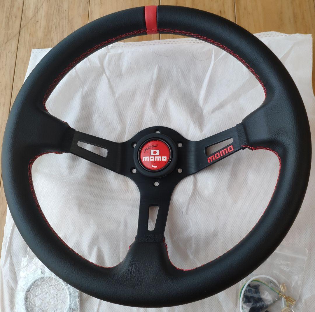 新品未使用・MOMO スタイル レッド ステアリング Not Authentic