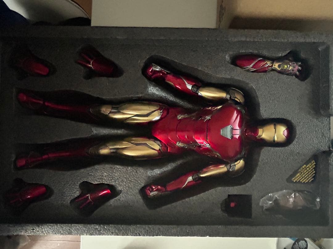 hottoys アイアンマン マーク85