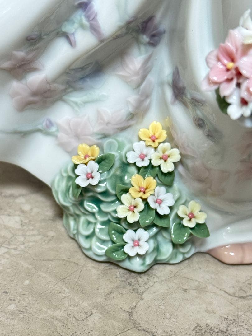 現行品 リヤドロ フィギュリン フラワーガーデン 少女