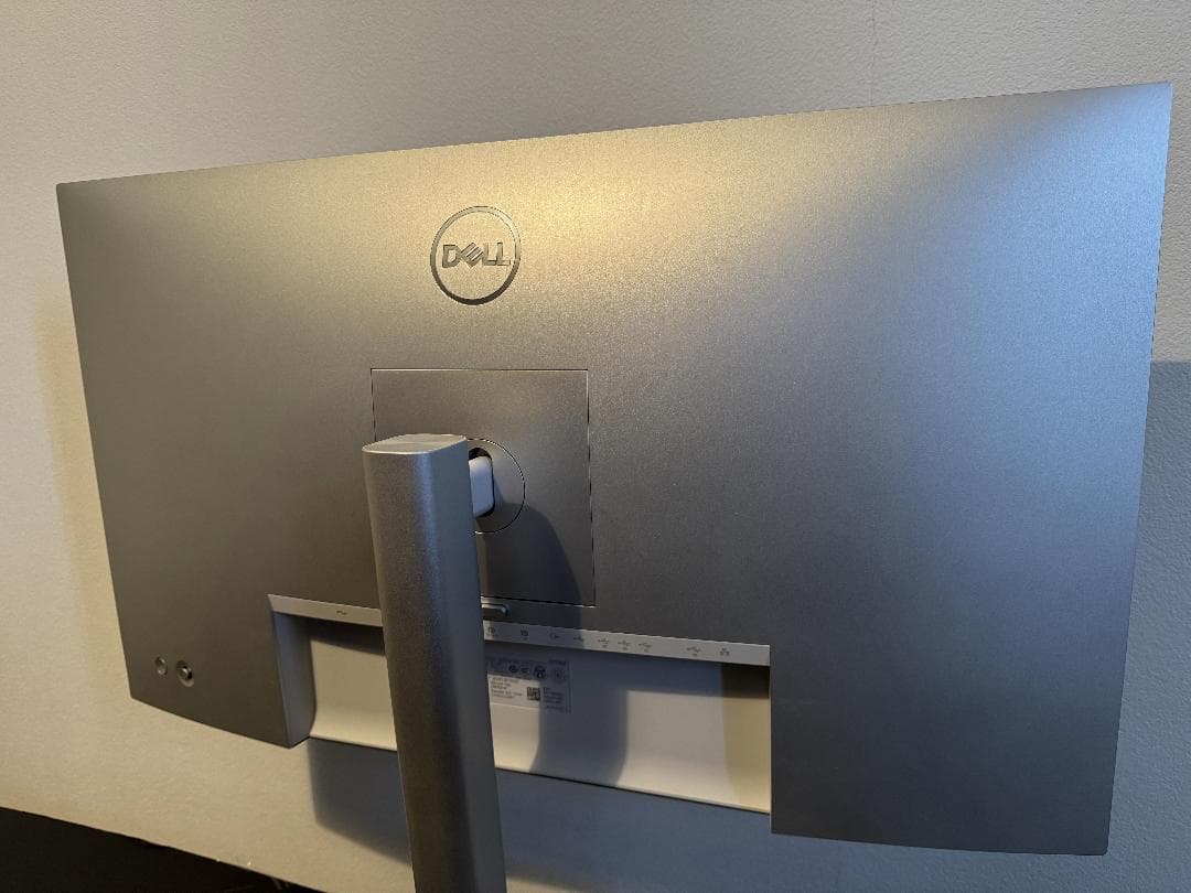 Dell U2723QX 27インチ 4K 液晶モニター　縦横回転・高さ調整