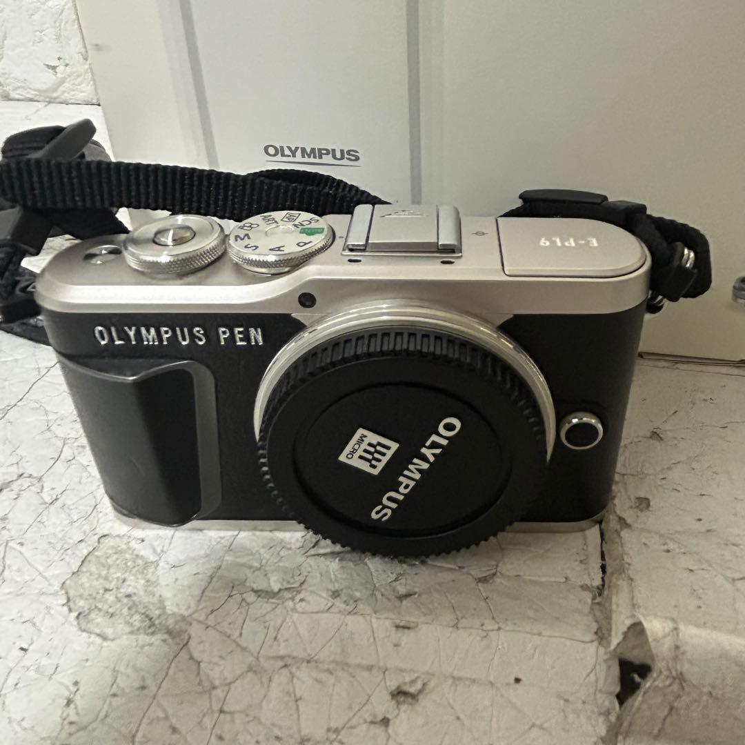 OLYMPUSミラーレス一眼カメラ E−PL9 ダブルズームキット
