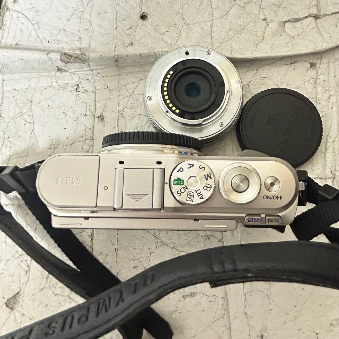 OLYMPUSミラーレス一眼カメラ E−PL9 ダブルズームキット