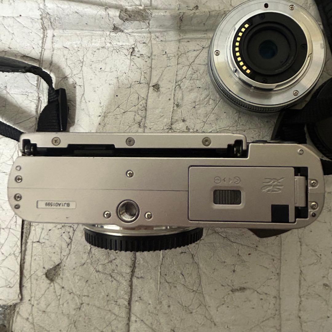 OLYMPUSミラーレス一眼カメラ E−PL9 ダブルズームキット