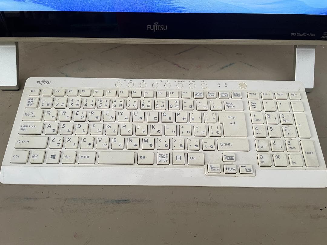 ★ 一体型 デスクトップパソコン 富士通 FH56/KD FMVF56KDW