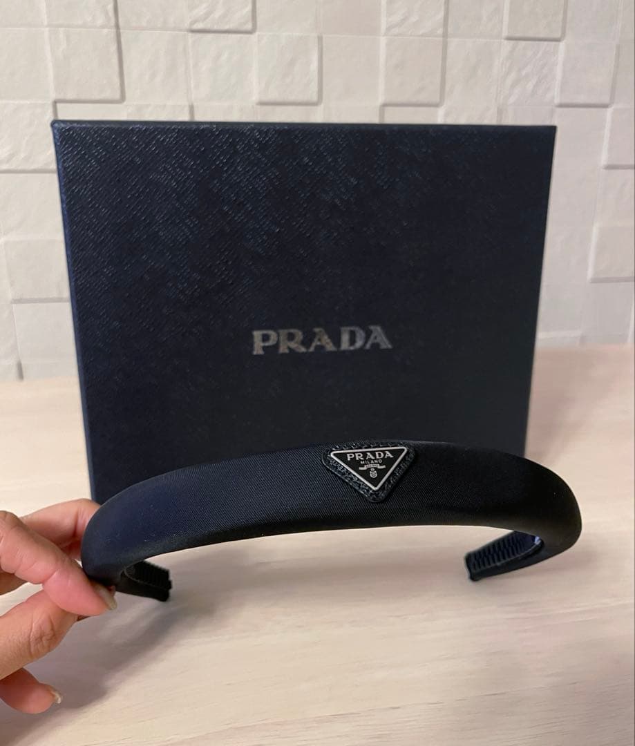 PRADA ブラック　カチューシャ