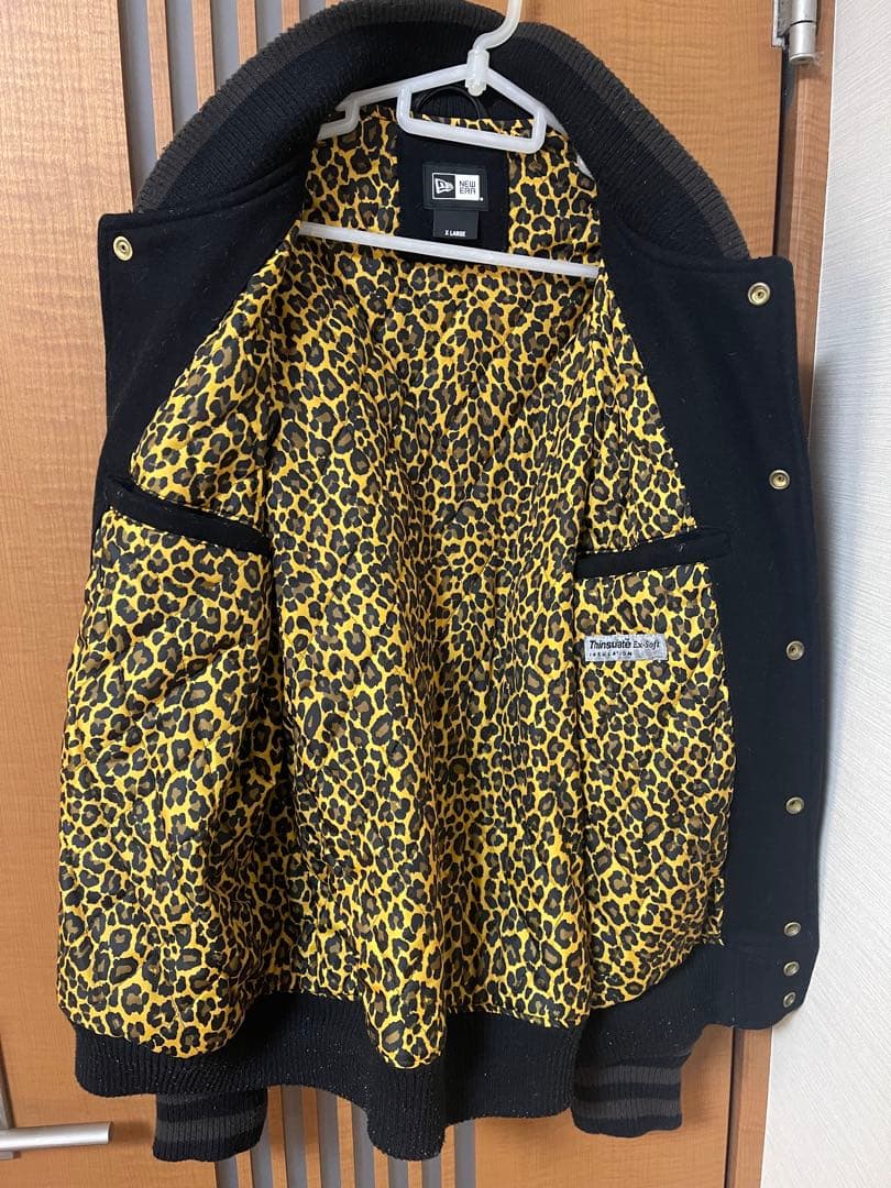 NEWERA スタジャン ブラック ヒョウ柄裏地