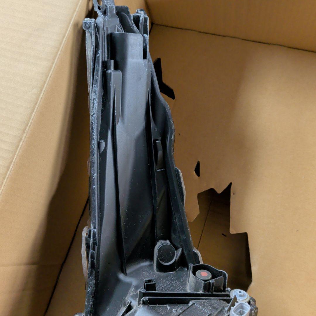 50プリウス右ヘッドライト