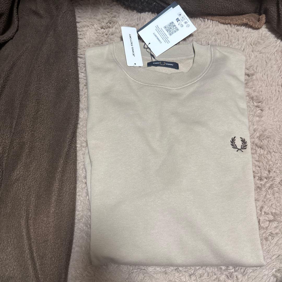 フレッドペリー　ワンポイントロゴ刺繍クルーネック