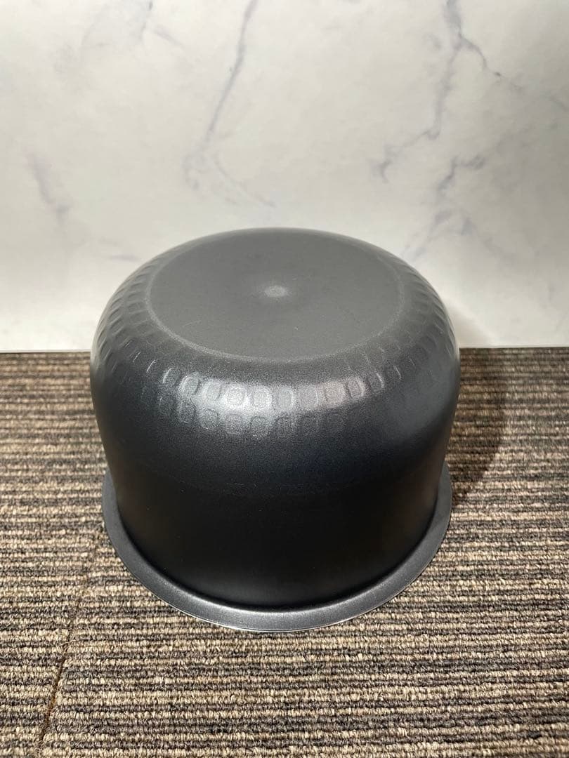 975 東芝 3合炊き IHジャー炊飯器 ホワイト 備長炭ダイヤモンド釜 高年式