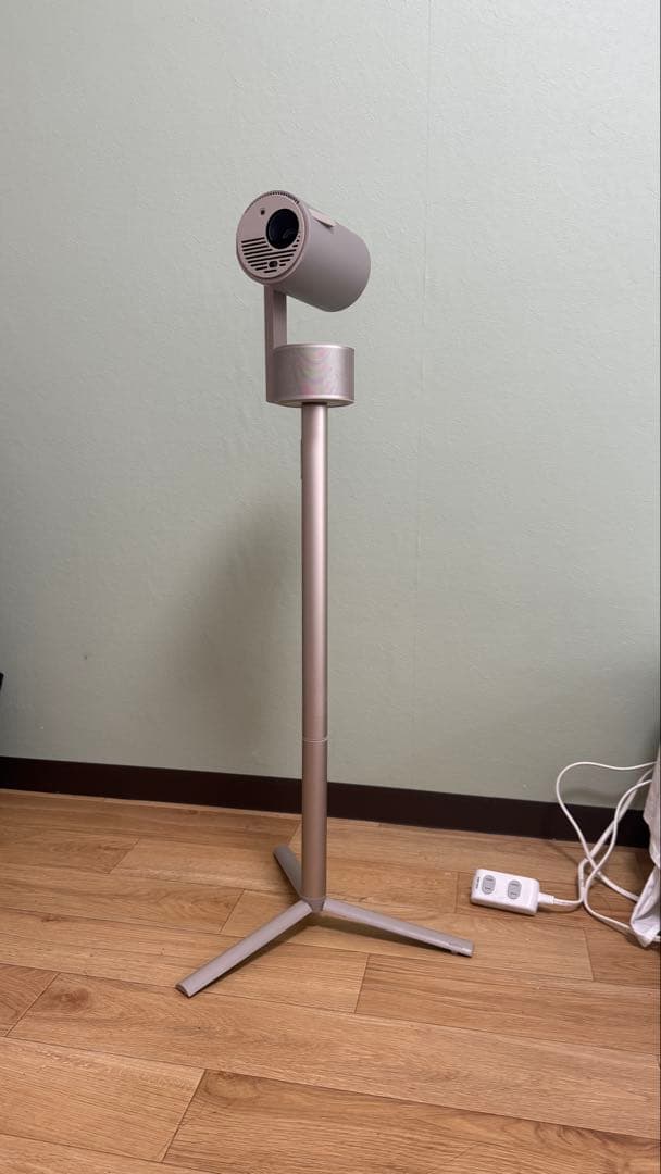 【美品】XGIMI mogo3pro プロジェクター（スタンド付き）