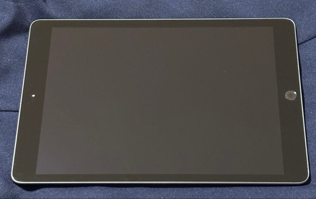 【美品】Apple iPad (第8世代) 32GB スペースグレー