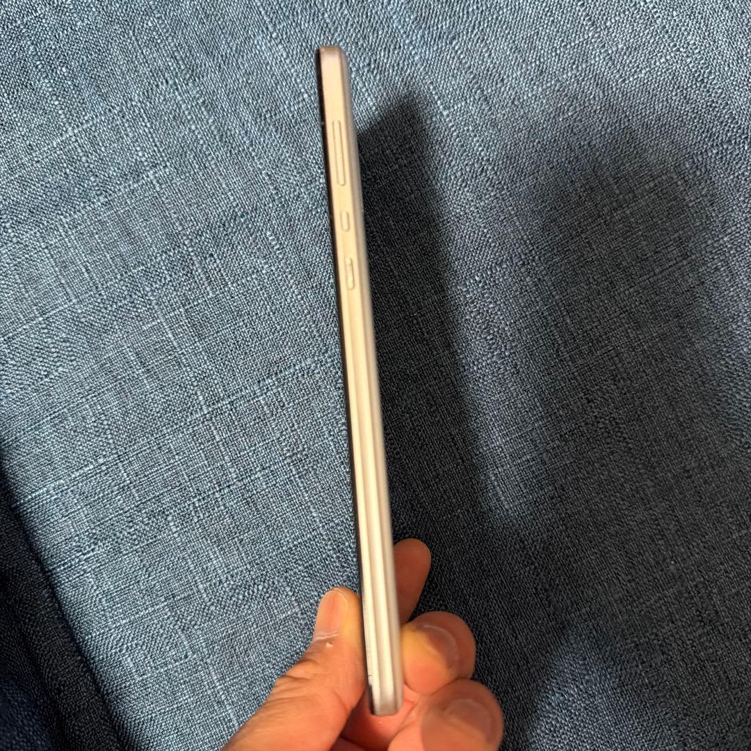 SHARP AQUOS sense4シルバー