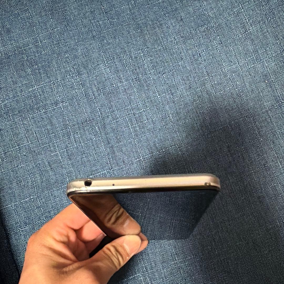 SHARP AQUOS sense4シルバー