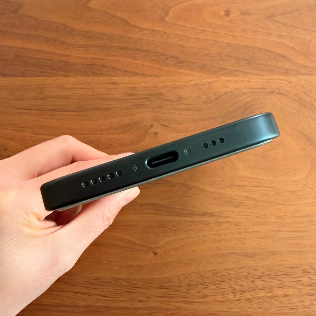 【美品】Apple iPhone15本体 128GB SIMフリー ブラック