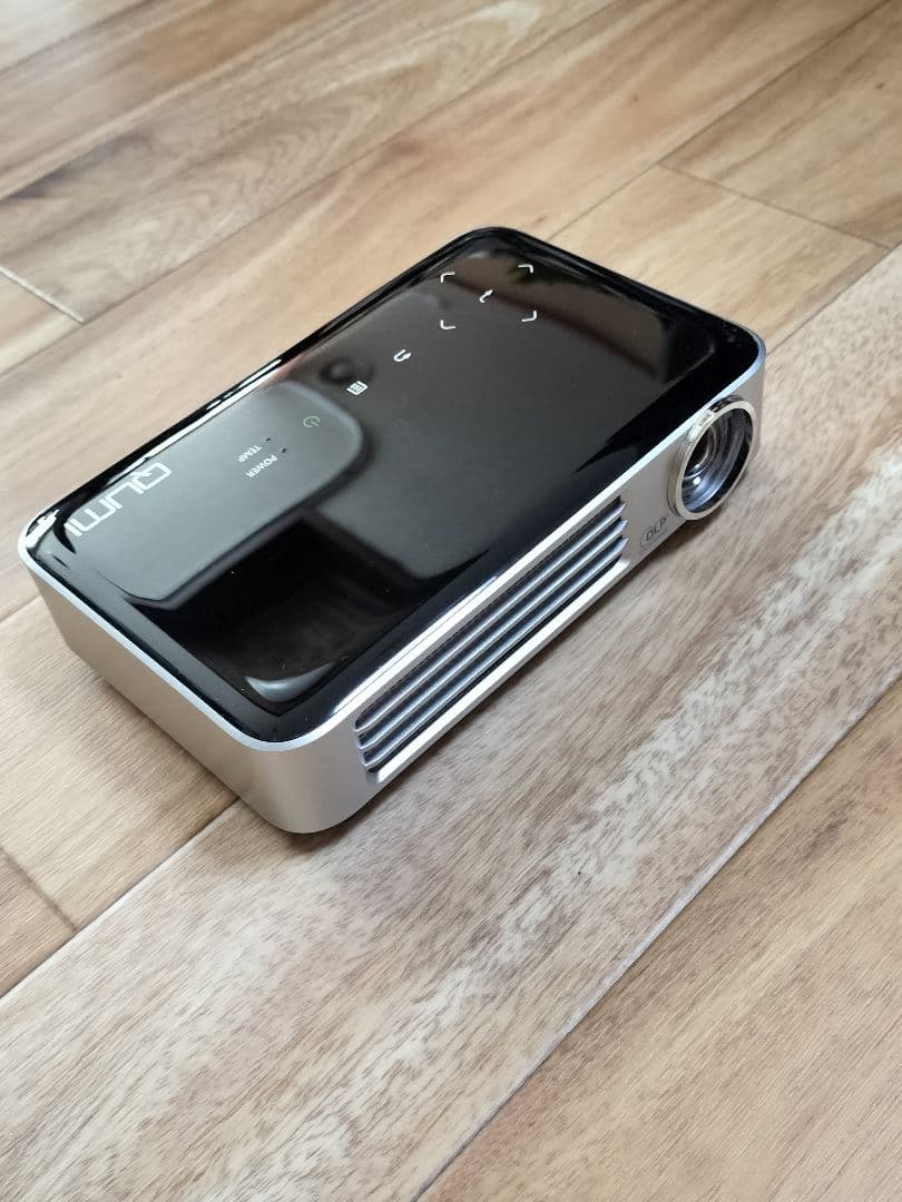 美品　QUMI LEDプロジェクター Vivitek Q6 ブラック