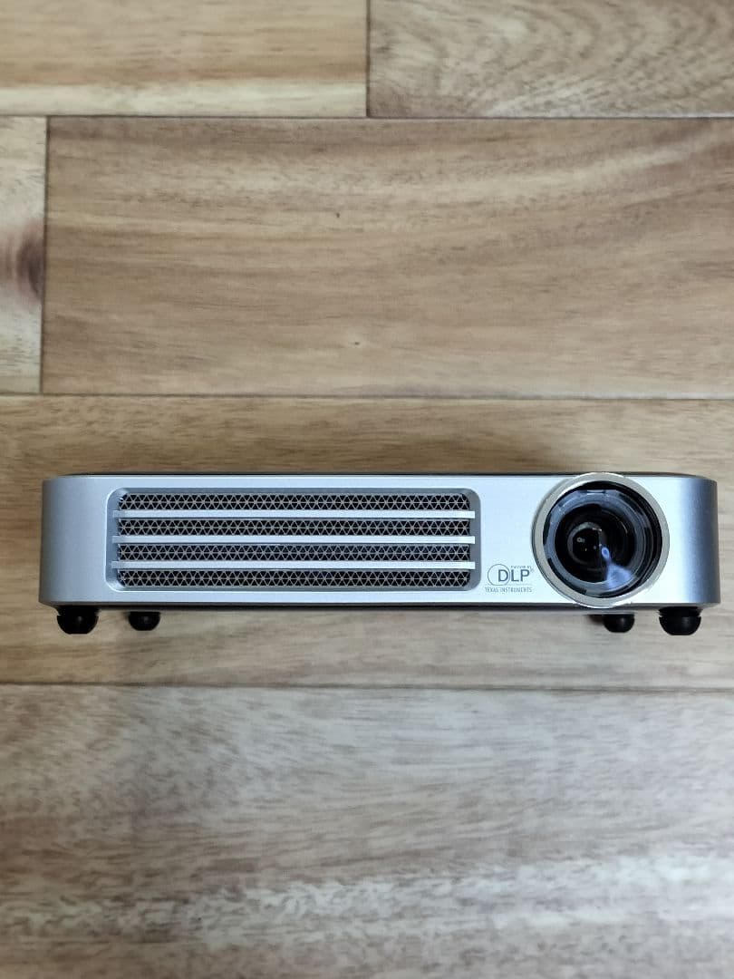 美品　QUMI LEDプロジェクター Vivitek Q6 ブラック