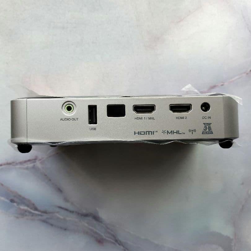 美品　QUMI LEDプロジェクター Vivitek Q6 ブラック