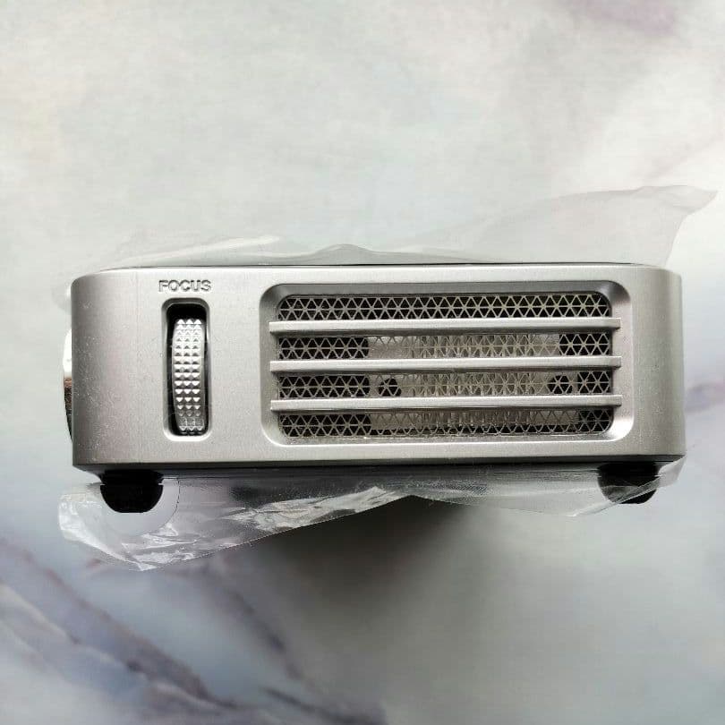 美品　QUMI LEDプロジェクター Vivitek Q6 ブラック