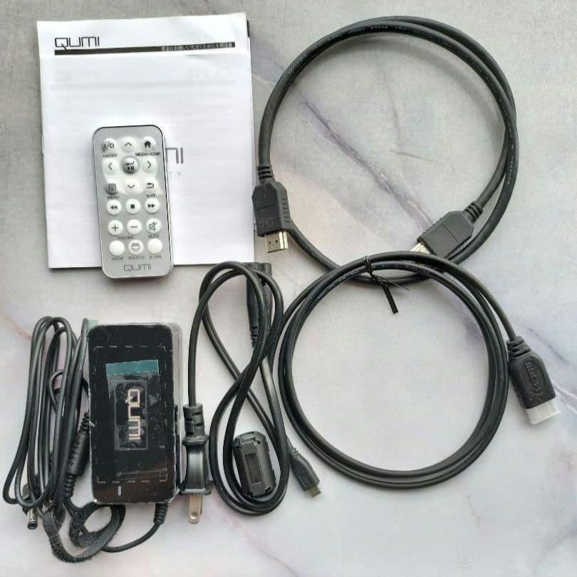 美品　QUMI LEDプロジェクター Vivitek Q6 ブラック