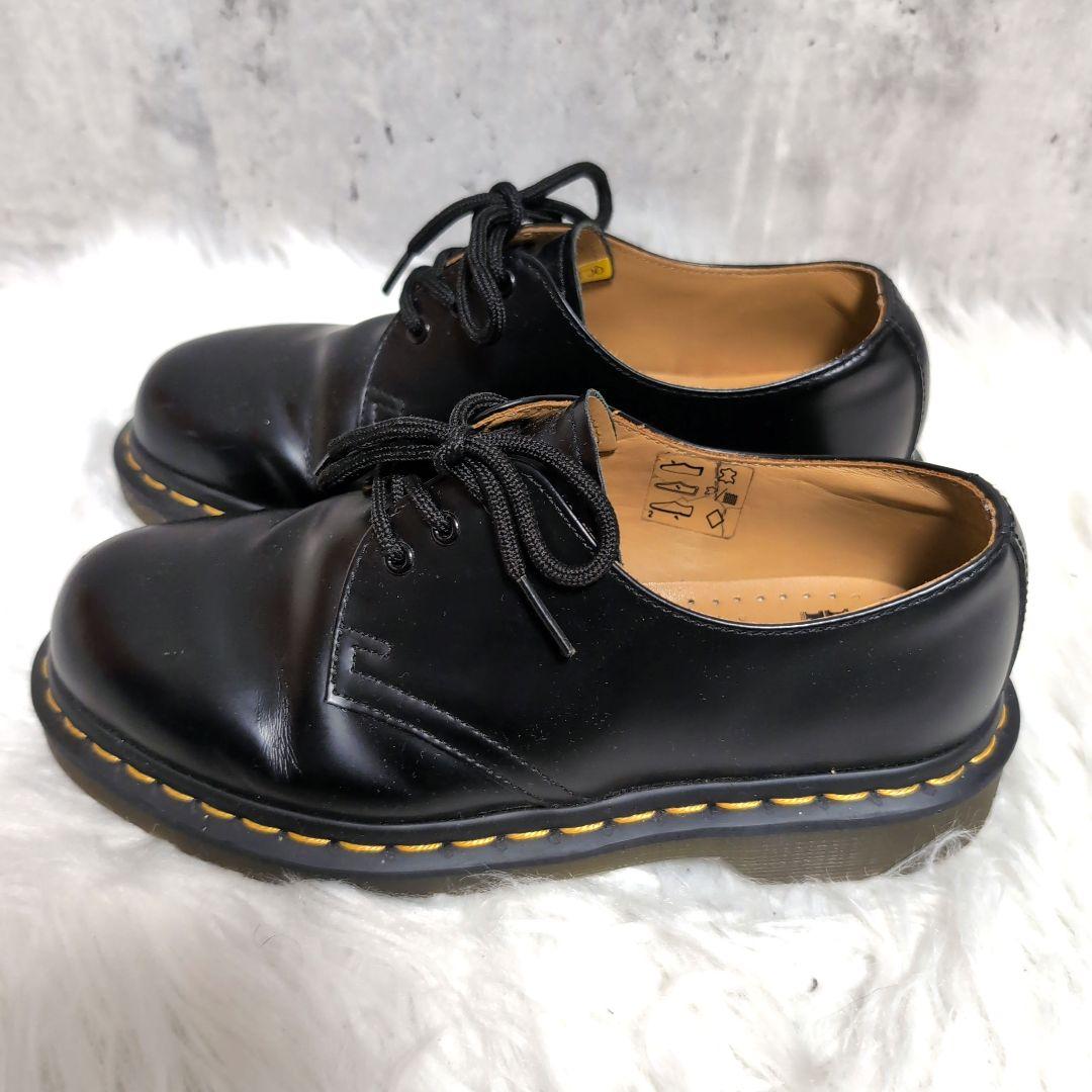 Dr. Martens 3ホール UK4