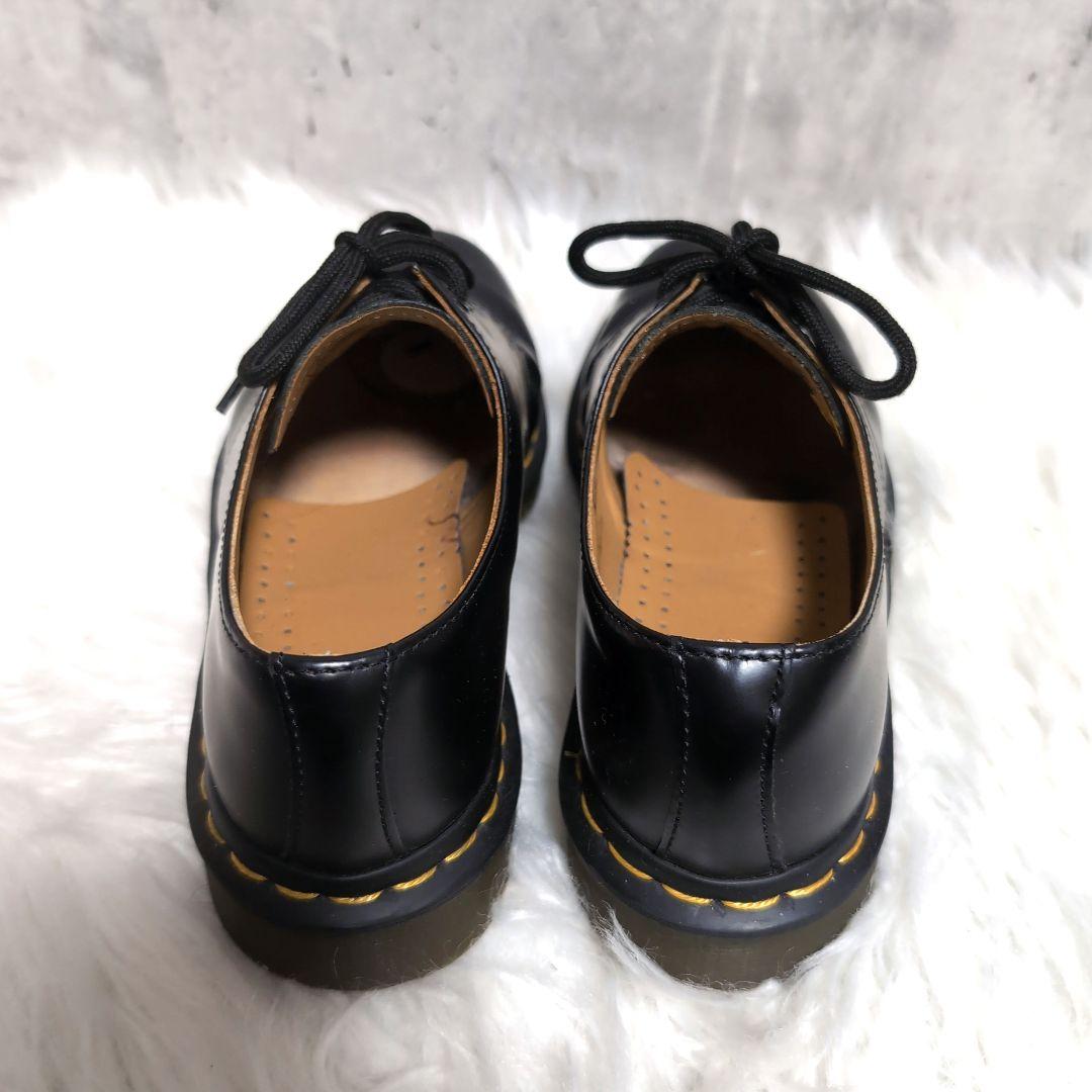 Dr. Martens 3ホール UK4